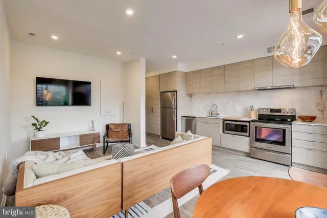 $2,600 | 1550 11th Street Northwest, Unit 203, Washington, DC 20005