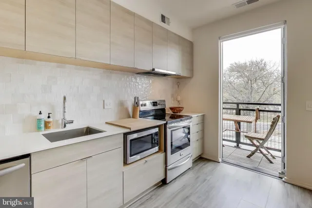 $2,600 | 1550 11th Street Northwest, Unit 203, Washington, DC 20005