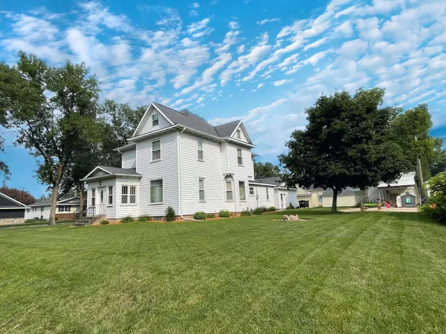 $279,500 | 118 Somerville Avenue, Morgan, MN 56266