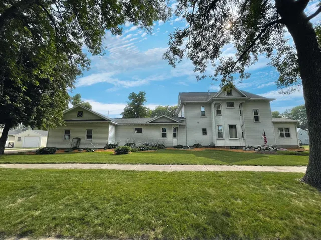 $279,500 | 118 Somerville Avenue, Morgan, MN 56266