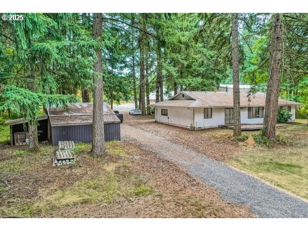 24353 South Ridge Road Beavercreek, OR 97004 - Photo 25 of 33 a backyard of a house with table and chairs
