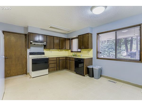 24353 South Ridge Road Beavercreek, OR 97004 - Photo 26 of 33 a kitchen with a stove a sink and a microwave