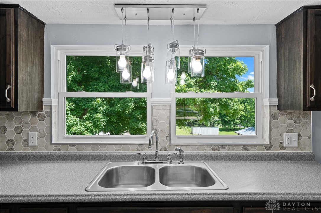 1920 South Burnett Road Springfield, OH 45505 - Photo 15 of 30