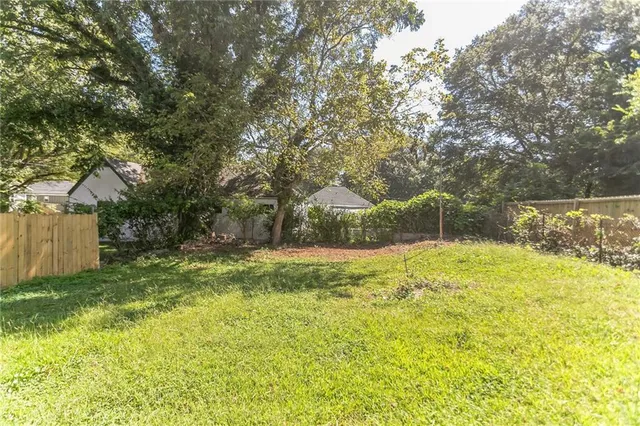 a view of a yard with a tree