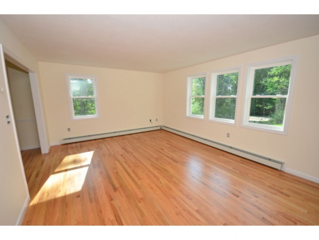 81 Deerfield Road Nottingham, NH 03290 - Photo 11 of 20
