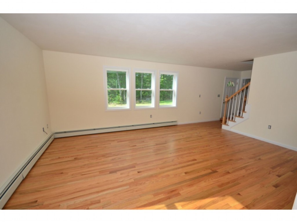 81 Deerfield Road Nottingham, NH 03290 - Photo 12 of 20
