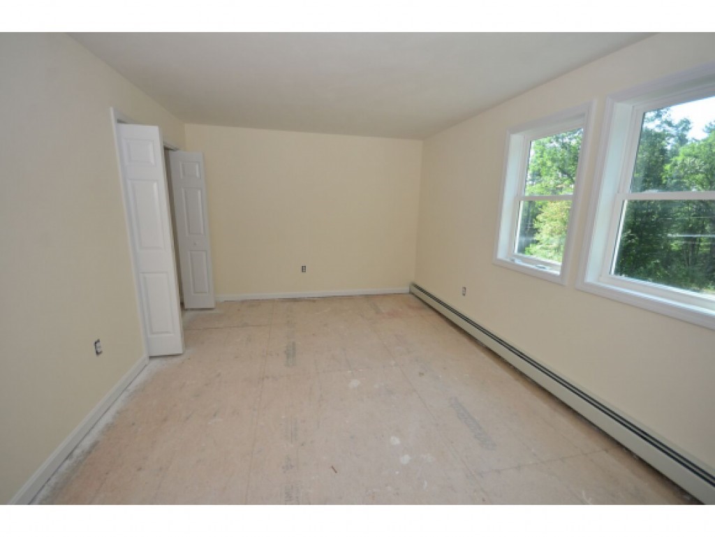 81 Deerfield Road Nottingham, NH 03290 - Photo 14 of 20