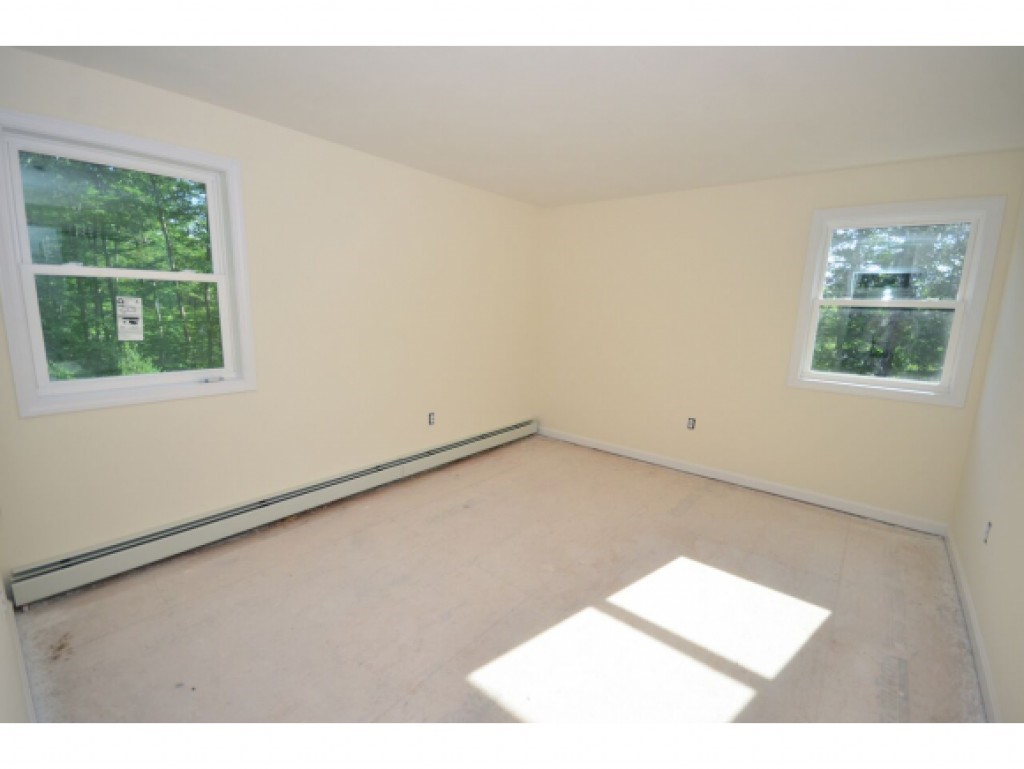 81 Deerfield Road Nottingham, NH 03290 - Photo 15 of 20