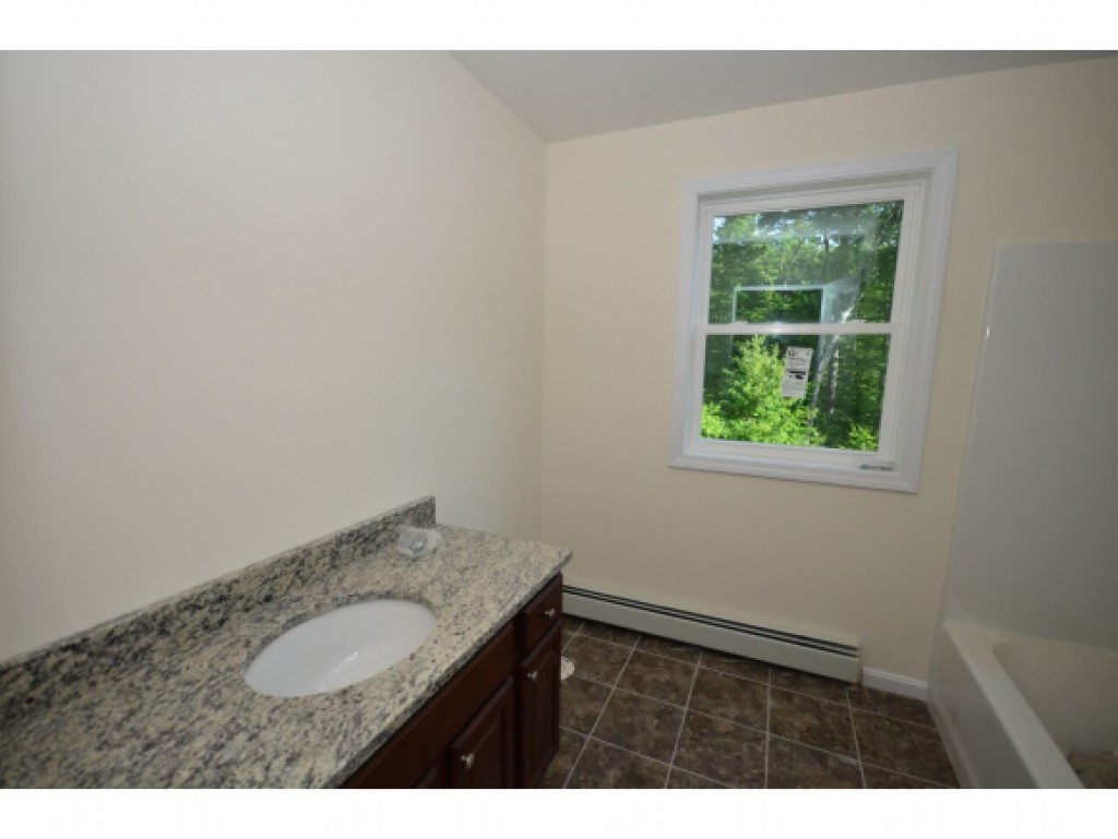 81 Deerfield Road Nottingham, NH 03290 - Photo 16 of 20