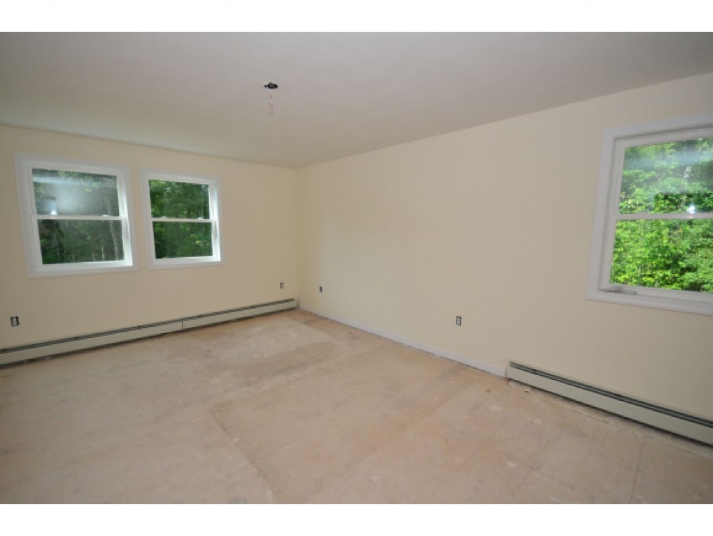 81 Deerfield Road Nottingham, NH 03290 - Photo 17 of 20