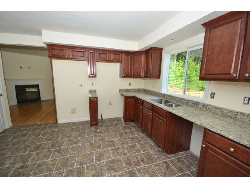 81 Deerfield Road Nottingham, NH 03290 - Photo 5 of 20