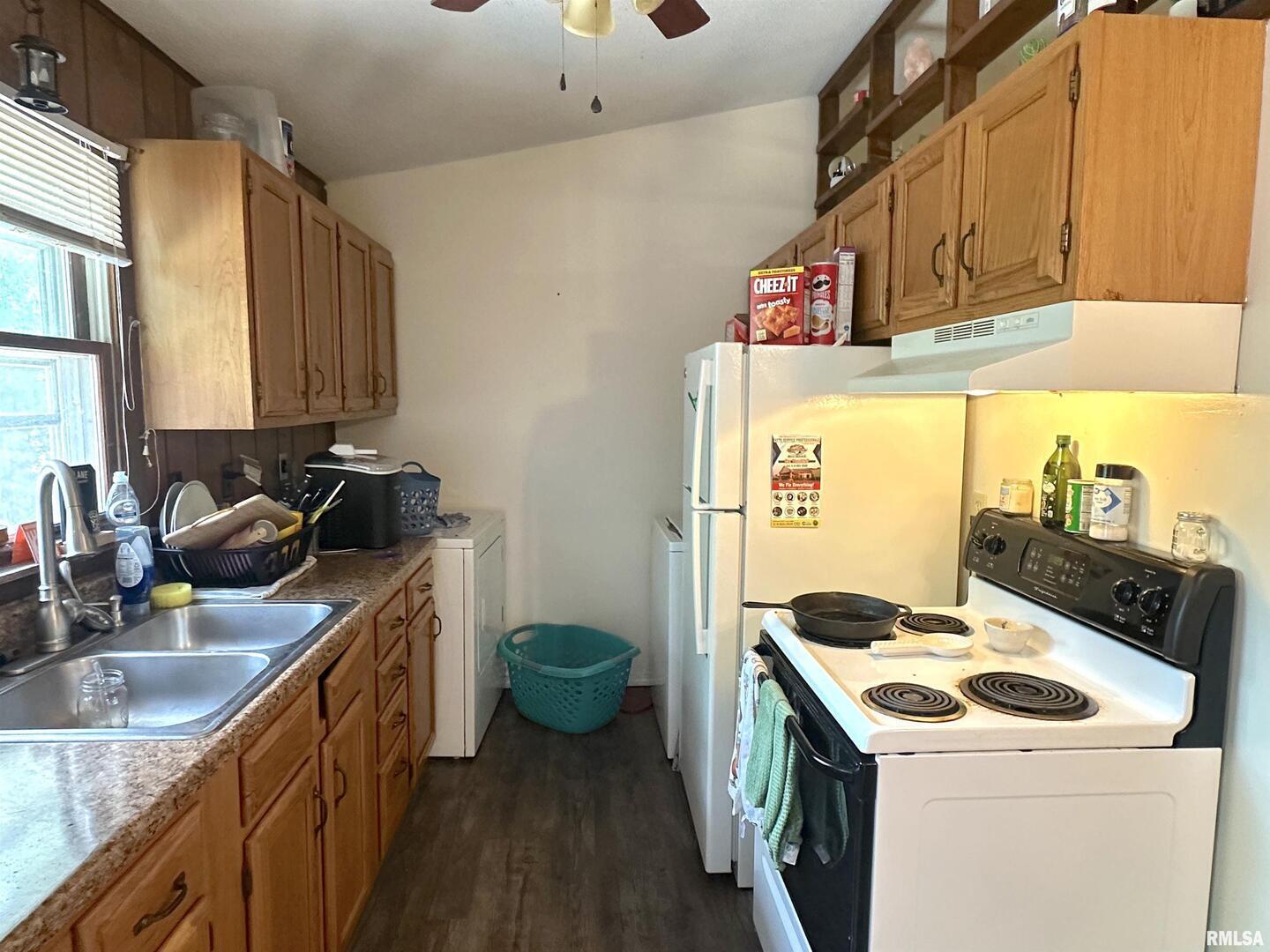 1034 Cedar Creek Road Makanda, IL 62958 - Photo 4 of 13 a kitchen that has a sink and a stove