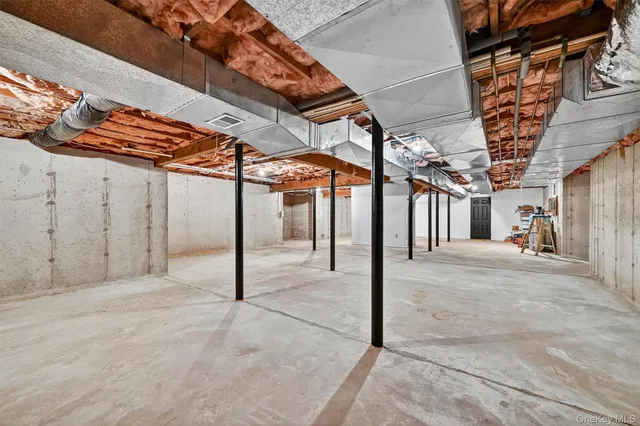 $900,000 | 33 Crystal Farm Road, Warwick, NY 10990