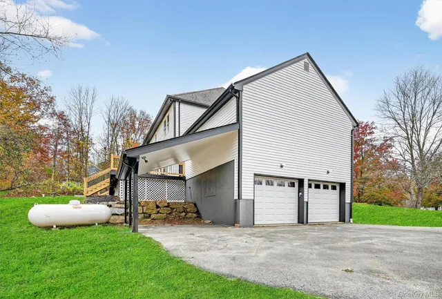 $900,000 | 33 Crystal Farm Road, Warwick, NY 10990