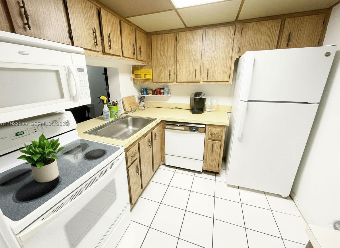 2800 Northwest 56th Avenue, Unit F201 Lauderhill, FL 33313 - Photo 5 of 20