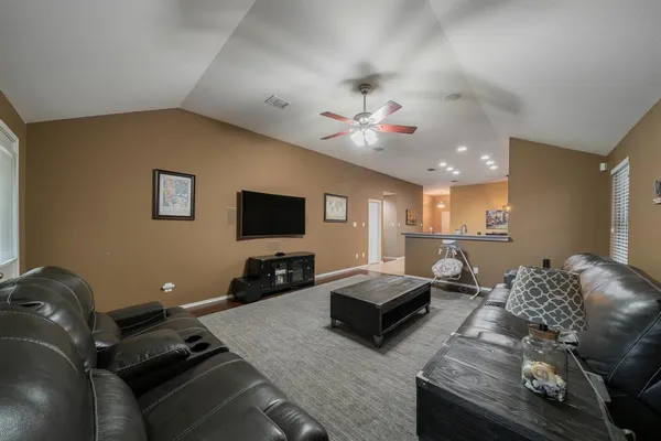 $2,500 | 3211 Fluvia, Grand Prairie, TX 75054