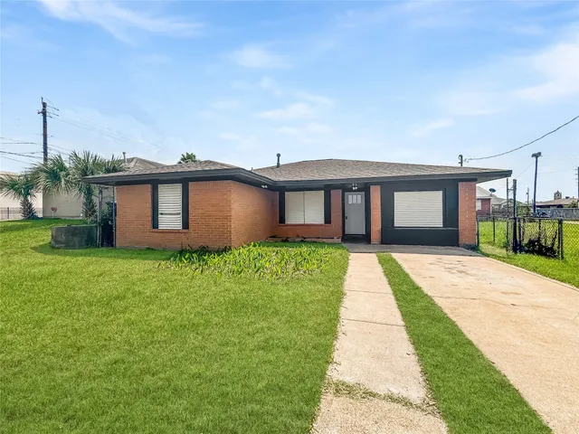 $1,900 | 3105 Church Street, Galveston, TX 77550