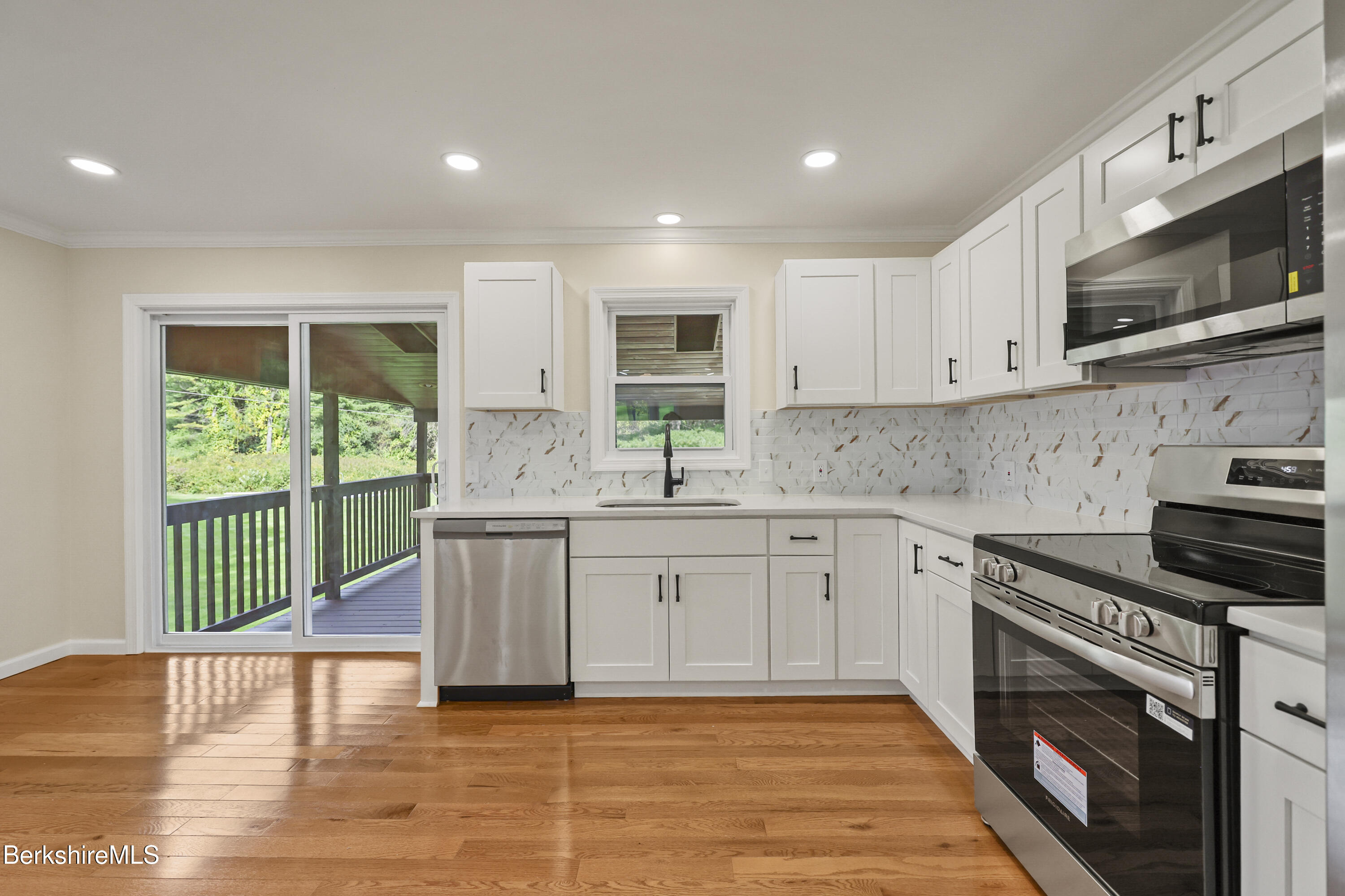 306 Partridge Road Pittsfield, MA 01201 - Photo 19 of 55 Kitchen