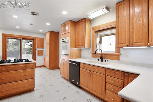 5306 Miranda Road Colorado Springs, CO 80918 - Photo 4 of 39
