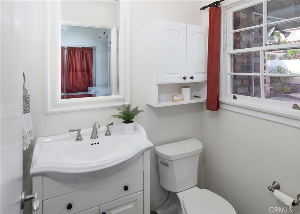 1261 East Maple Avenue El Segundo, CA 90245 - Photo 21 of 26 a bathroom with a toilet a sink and mirror