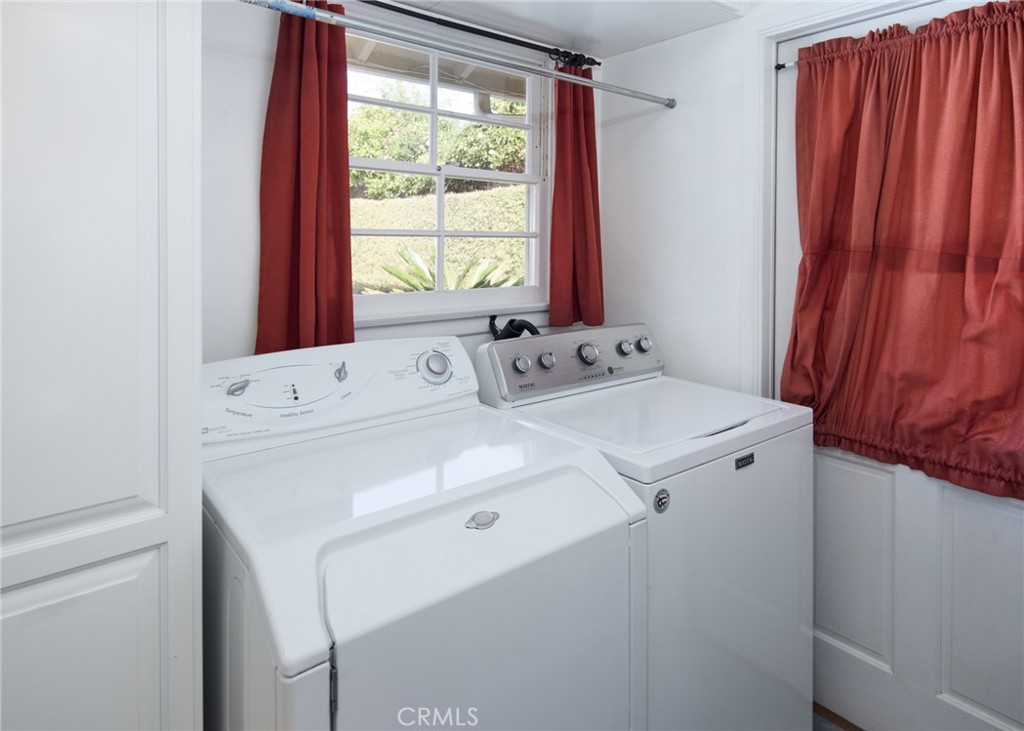 1261 East Maple Avenue El Segundo, CA 90245 - Photo 22 of 26 a utility room with dryer and washer