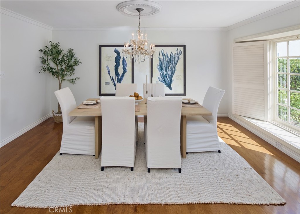 1261 East Maple Avenue El Segundo, CA 90245 - Photo 4 of 26 a dining room with furniture and window