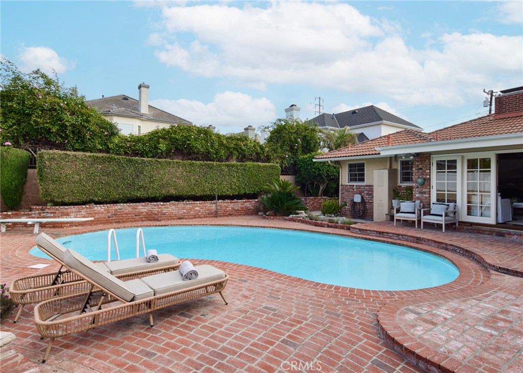 1261 East Maple Avenue El Segundo, CA 90245 - Photo 10 of 26 a view of a house with swimming pool and sitting area