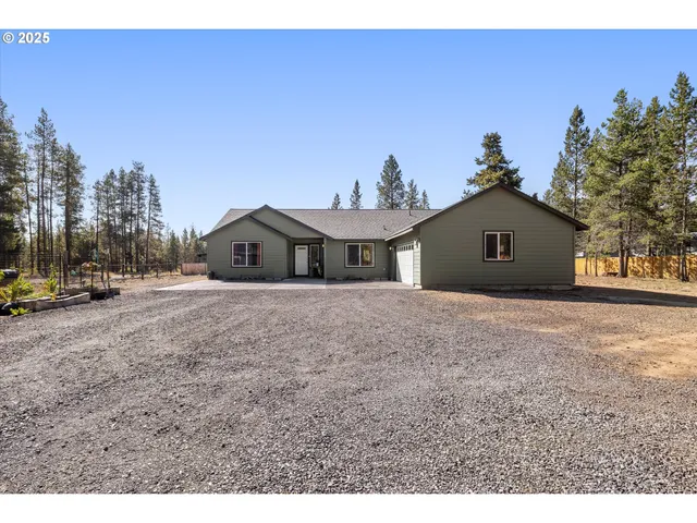 a black and white photo of a city