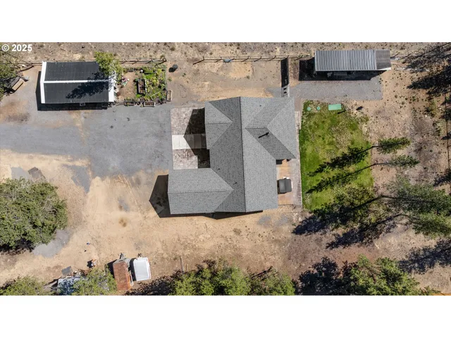 a picture of city view