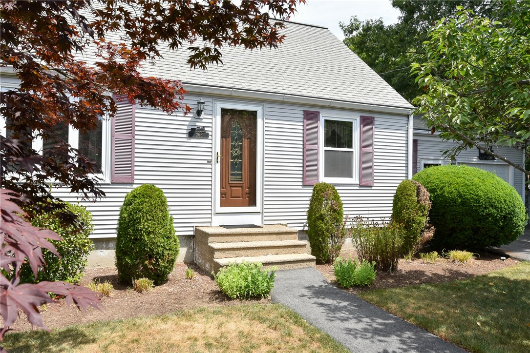263 Strawberry Field Road Warwick, RI 02886 - Photo 4 of 27 Gallery Image 4