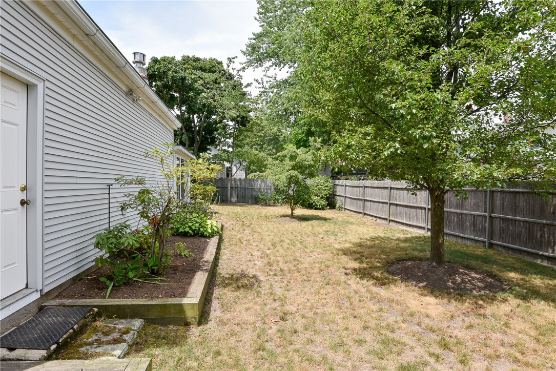 263 Strawberry Field Road Warwick, RI 02886 - Photo 6 of 27 Gallery Image 6