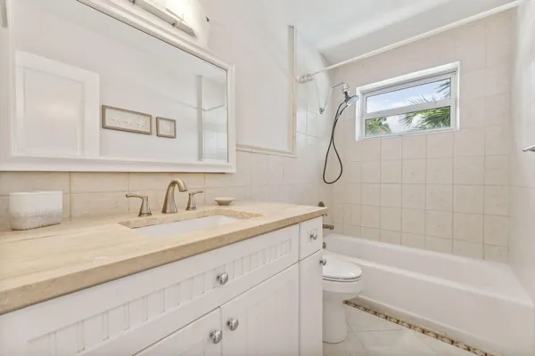 $4,950 | 2691 Northeast 18th Street, Pompano Beach, FL 33062