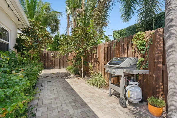 $4,950 | 2691 Northeast 18th Street, Pompano Beach, FL 33062