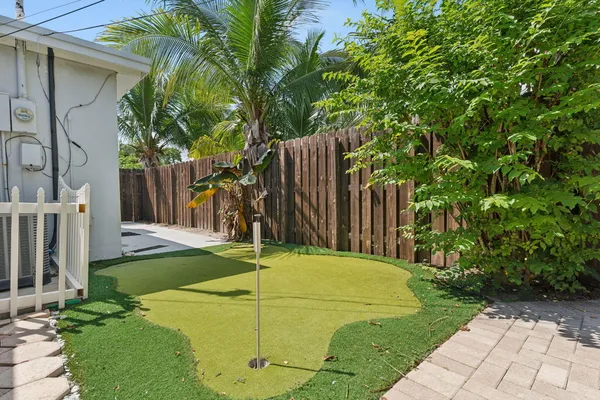 $4,950 | 2691 Northeast 18th Street, Pompano Beach, FL 33062