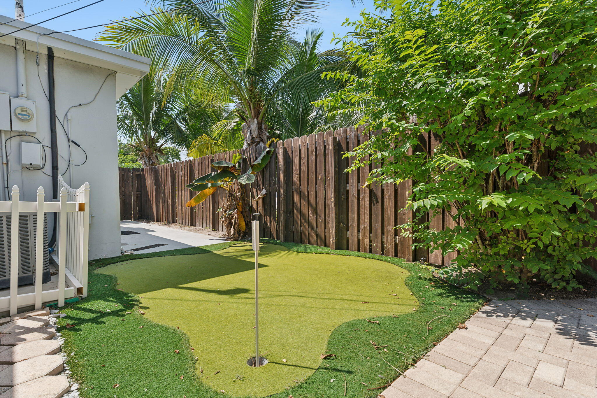 2691 Northeast 18th Street Pompano Beach, FL 33062 - Photo 30 of 34 a view of a basketball court