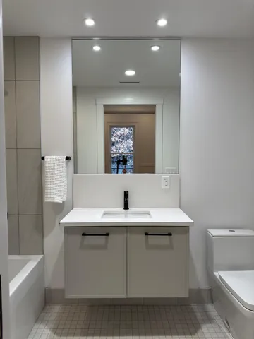 $900 | 136 Main Street, Unit 205, Mcgregor, IA 52157