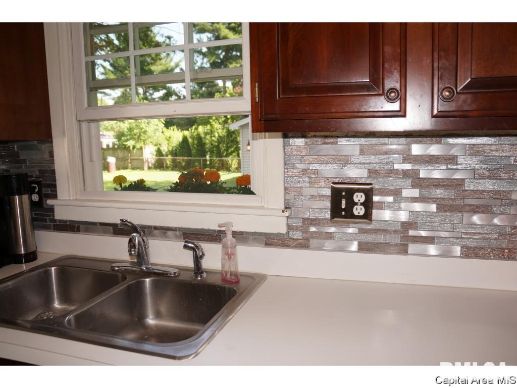1806 East Hood Street Springfield, IL 62703 - Photo 7 of 35 Gallery Image 7