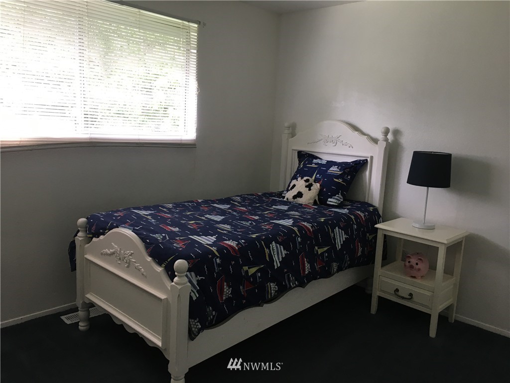 17707 Brook Boulevard Bothell, WA 98012 - Photo 2 of 13 Gallery Image 2
