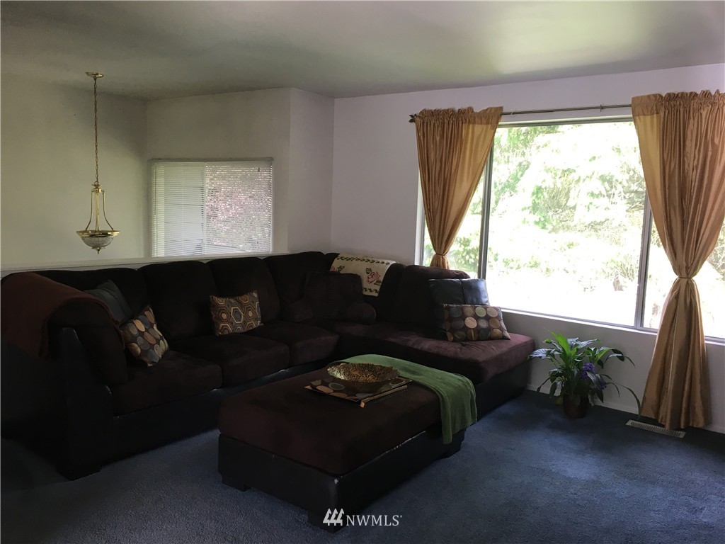 17707 Brook Boulevard Bothell, WA 98012 - Photo 5 of 13 Gallery Image 5
