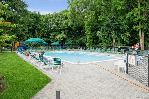 $859,900 | 8 Oakcrest Lane, Hastings-on-Hudson, NY 10706