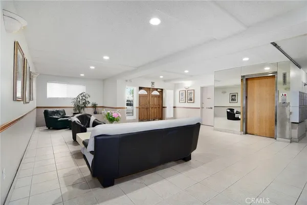 $499,950 | 5400 Lindley Avenue, Unit 101, Encino, CA 91316