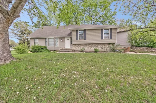 $349,900 | 5428 West 102nd Street, Overland Park, KS 66207