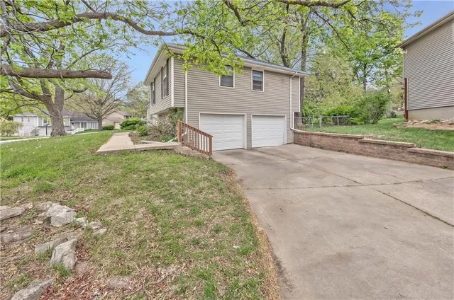 $349,900 | 5428 West 102nd Street, Overland Park, KS 66207