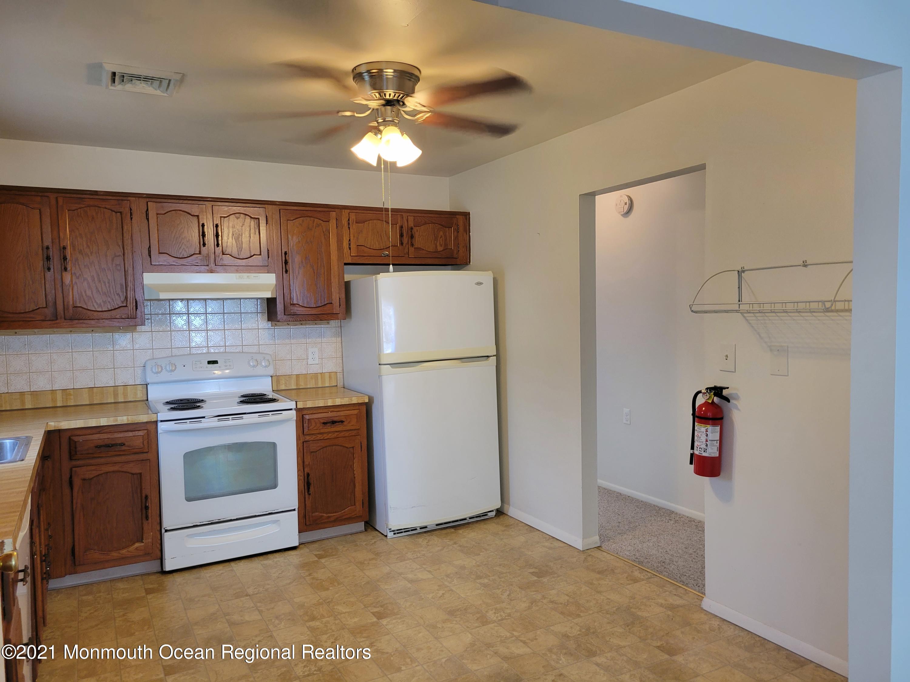 25 Magnolia Road, Unit 13 Manahawkin, NJ 08050 - Photo 5 of 13 Kitchen 2
