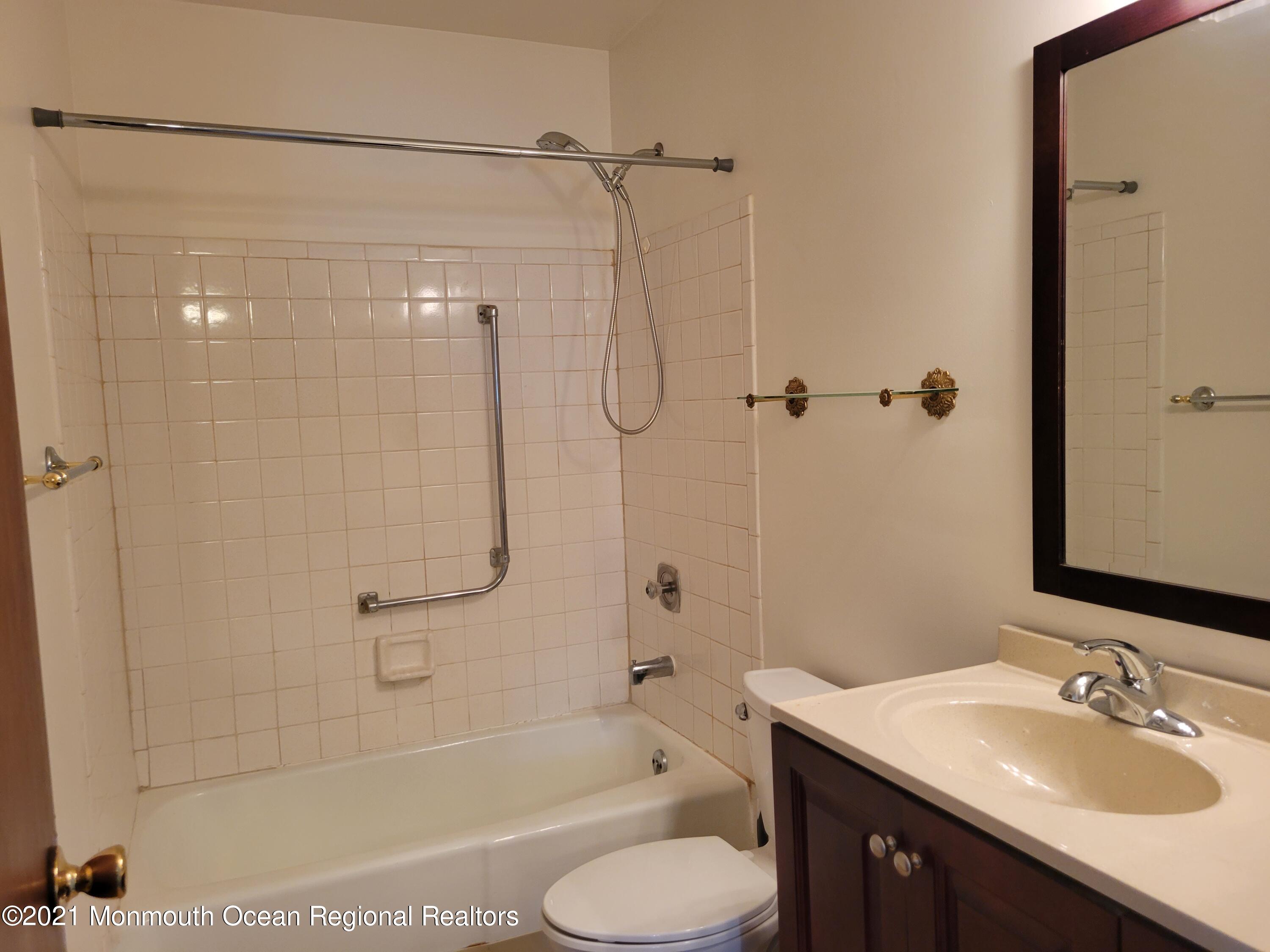 25 Magnolia Road, Unit 13 Manahawkin, NJ 08050 - Photo 10 of 13 Bath main