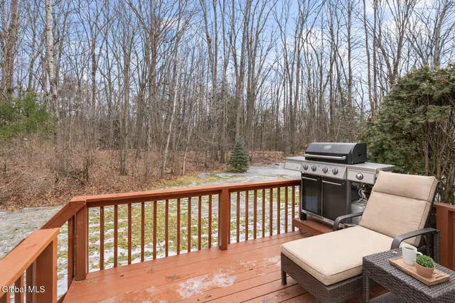 $403,000 | 145 Killarney Drive, Niskayuna, NY 12309