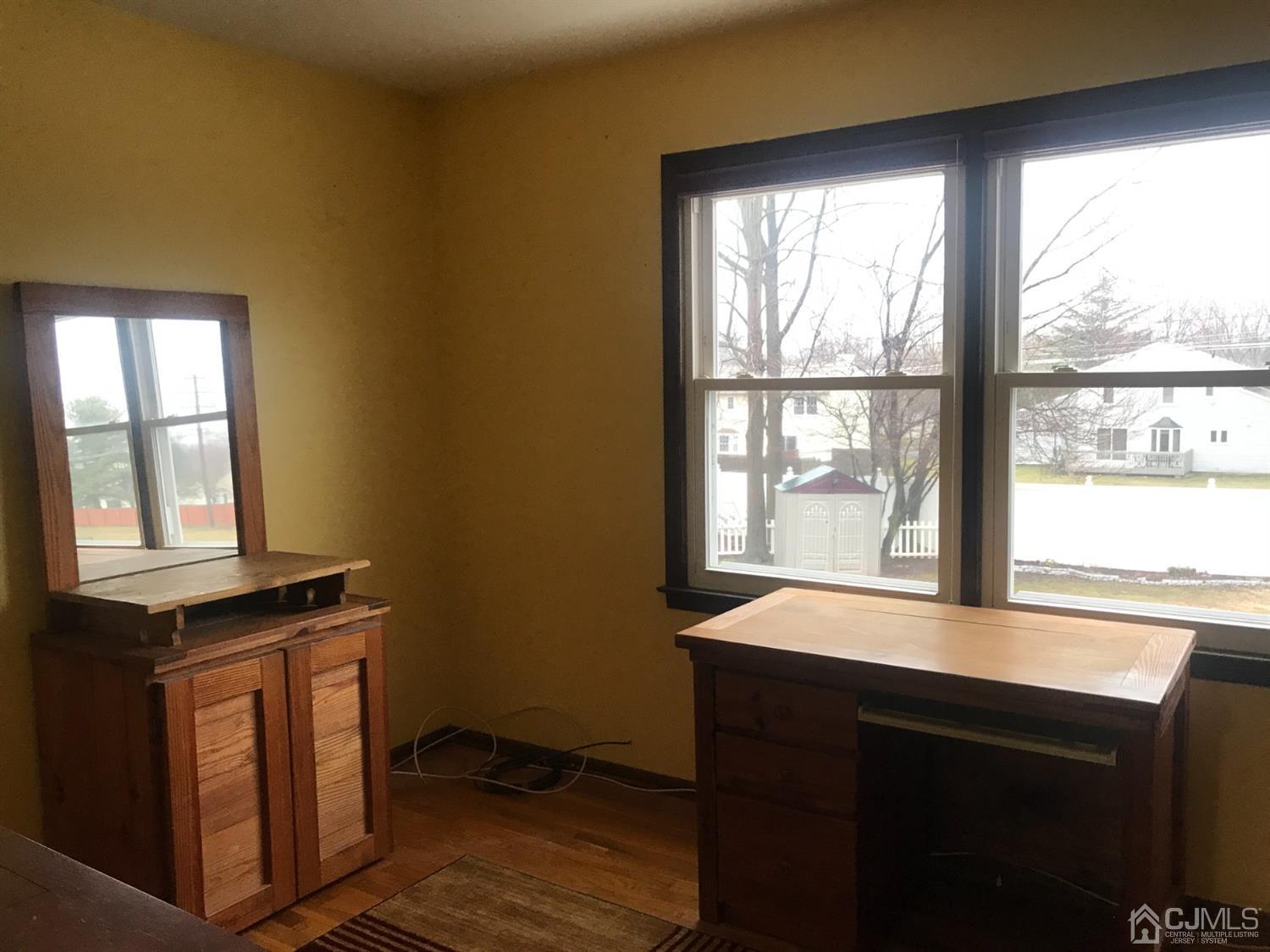 25 Roxy Avenue Edison, NJ 08820 - Photo 22 of 32 a view of a window in an empty room