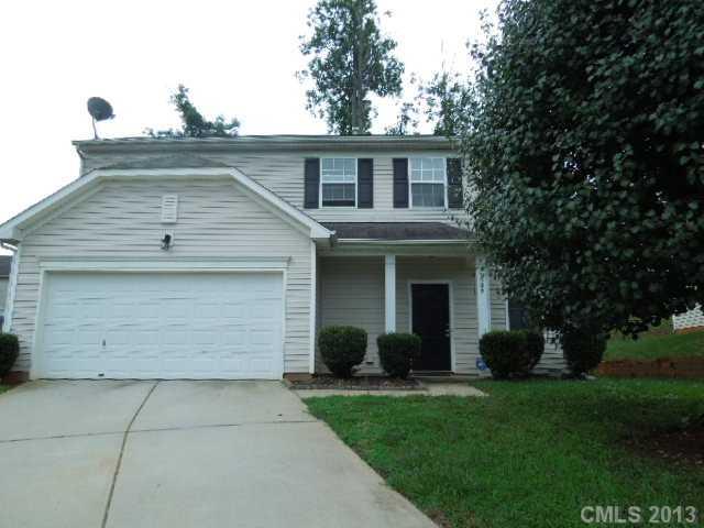 15509 Rathangan Drive Charlotte, NC 28273 - Photo 1 of 13 a front view of house with yard