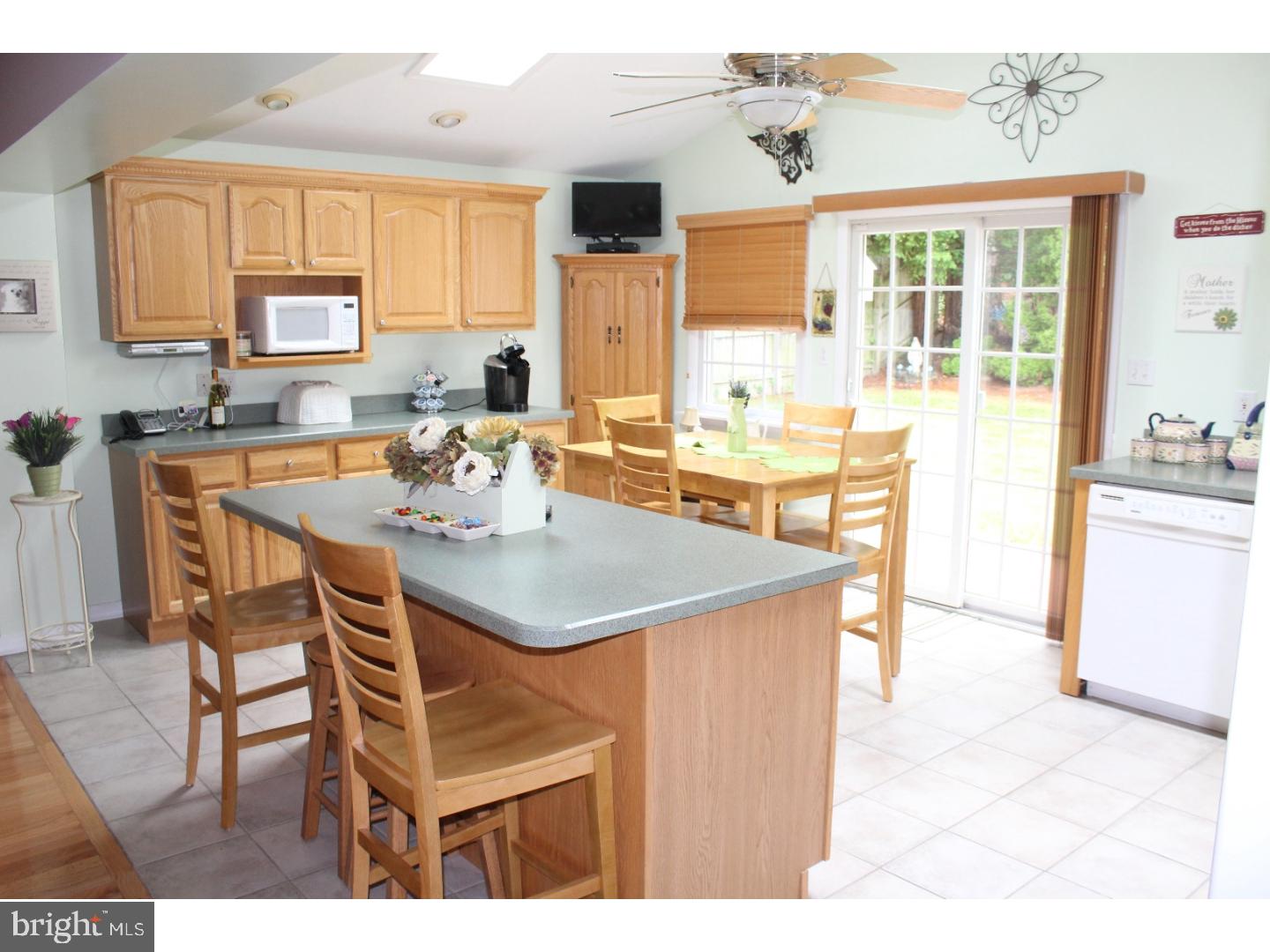 738 Rhoads Drive Springfield, PA 19064 - Photo 4 of 15 Gallery Image 4