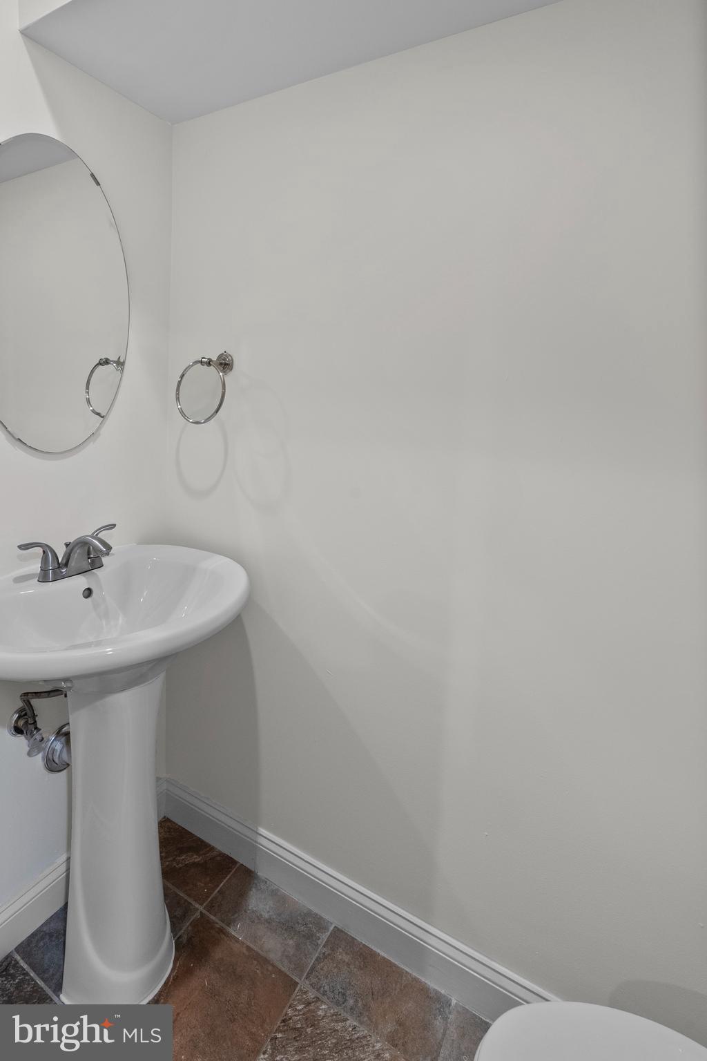 402 East Fort Avenue Baltimore, MD 21230 - Photo 20 of 35 a bathroom with a sink and mirror